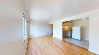 Twin Birches Apartments in Seattle, WA - Building Photo - Building Photo