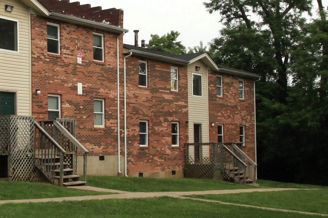 Village Green Apartments in Shelbyville, KY - Foto de edificio