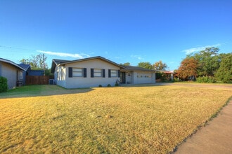 5227 15th St in Lubbock, TX - Building Photo - Building Photo
