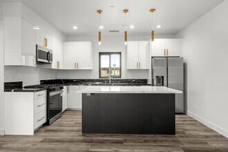 1920-1922 S Sherbourne Dr, Unit 1922 in Los Angeles, CA - Building Photo - Building Photo