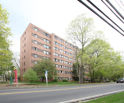 Stoneycrest Tower in Middletown, CT - Building Photo