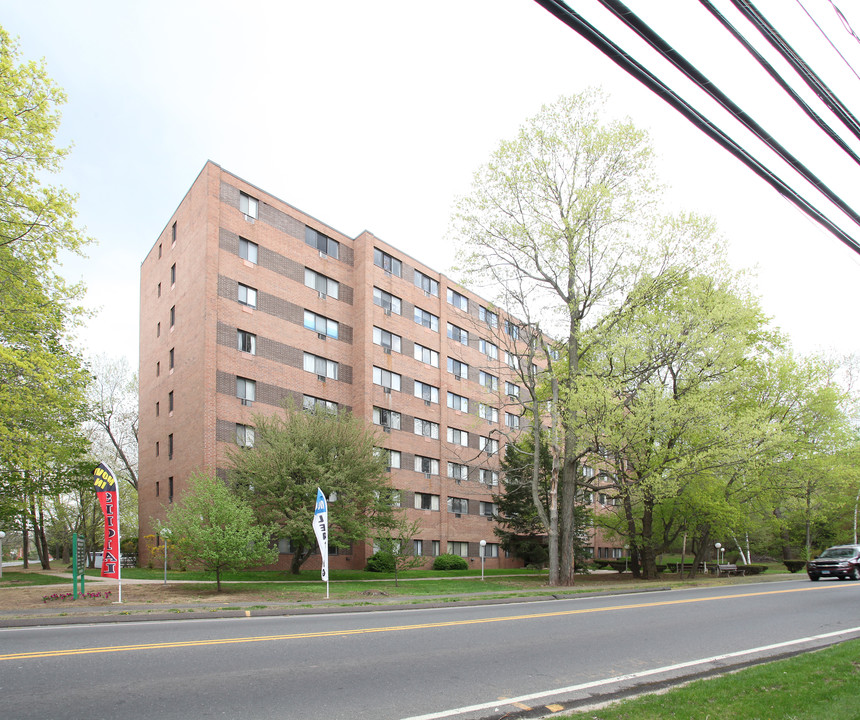 Stoneycrest Tower in Middletown, CT - Foto de edificio