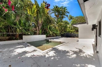 5736 SW 35th St in Miami, FL - Building Photo - Building Photo