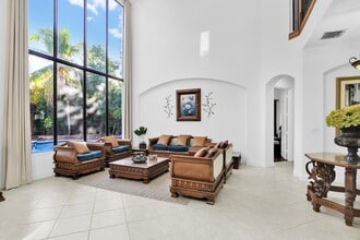 10703 Versailles Blvd in Wellington, FL - Building Photo - Building Photo