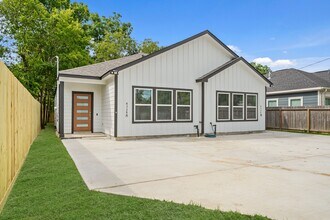 4338 Brinkley St in Houston, TX - Building Photo - Building Photo