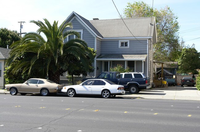 1520 Middlefield Rd in Redwood City, CA - Foto de edificio - Building Photo