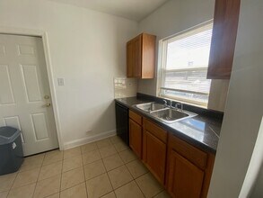 2419 N Oak Park Ave in Chicago, IL - Foto de edificio - Building Photo