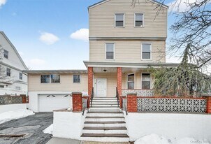 4 Amackassin Terrace in Yonkers, NY - Building Photo