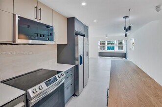 54 Isle of Venice Dr in Fort Lauderdale, FL - Building Photo - Building Photo