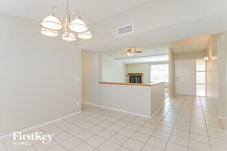 9801 E Domenic Ln in Tucson, AZ - Foto de edificio - Building Photo