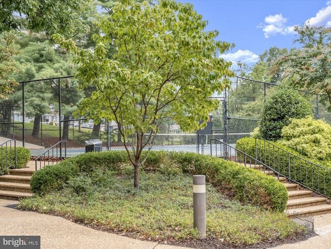 property at 5500 Holmes Run Pkwy