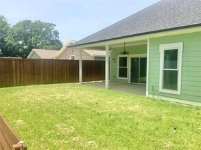 1812 Muncie Ave in Dallas, TX - Building Photo - Building Photo