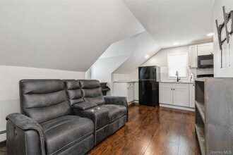 39 Bay Shore Ave in Bay Shore, NY - Building Photo - Building Photo