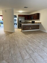 673 Cresting Oak Cir in Orlando, FL - Building Photo - Building Photo