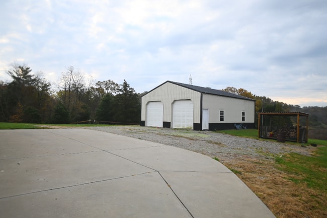 615 Concord Rd in Verona, KY - Foto de edificio - Building Photo