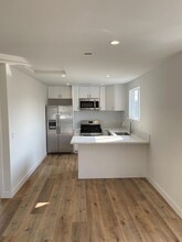 2426 Houston St, Unit 4 in Los Angeles, CA - Building Photo - Building Photo