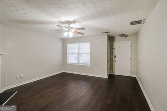 451 Springbottom Ct SE in Lawrenceville, GA - Foto de edificio - Building Photo