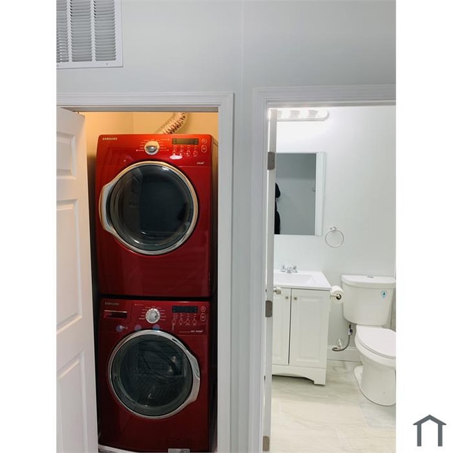 820 N Lakewood Ave in Baltimore, MD - Building Photo - Building Photo