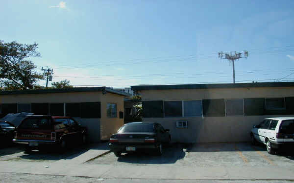 Fellowship House in Miami, FL - Foto de edificio - Building Photo