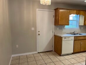 232 Runnymeade Dr in Crestview, FL - Building Photo - Building Photo