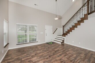 2156 Turning Leaf Dr in Franklin, IN - Foto de edificio - Building Photo