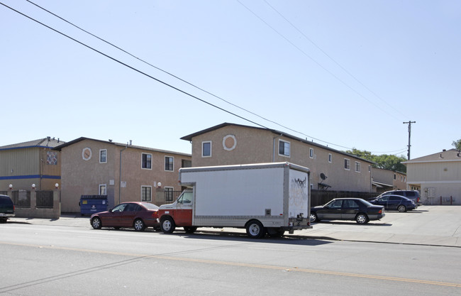 1030-1034 N Sanborn Rd in Salinas, CA - Foto de edificio - Building Photo