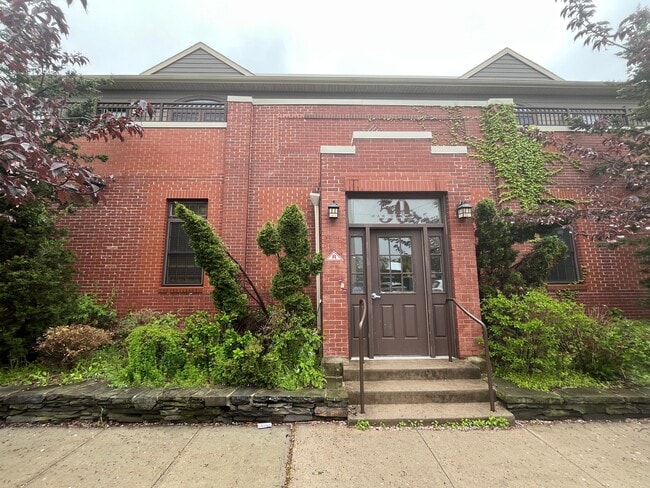30 Oak St, Unit 104, Unit 104
