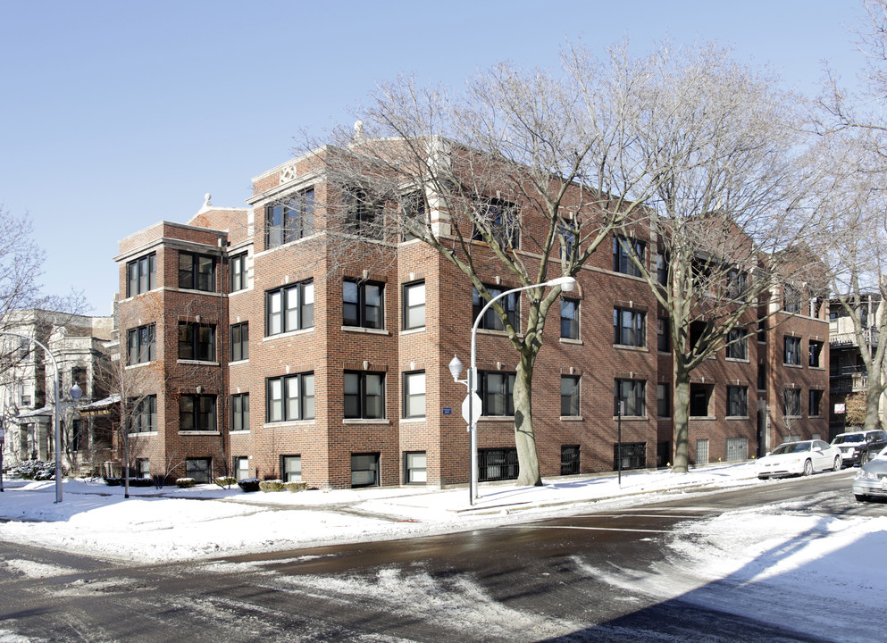 1300 W Eddy St in Chicago, IL - Building Photo