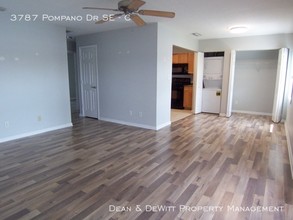 3787 Pompano Dr SE in St. Petersburg, FL - Building Photo - Building Photo