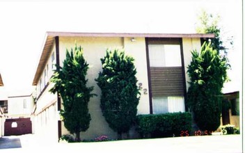 Evergreen Apartments in Fullerton, CA - Building Photo - Building Photo