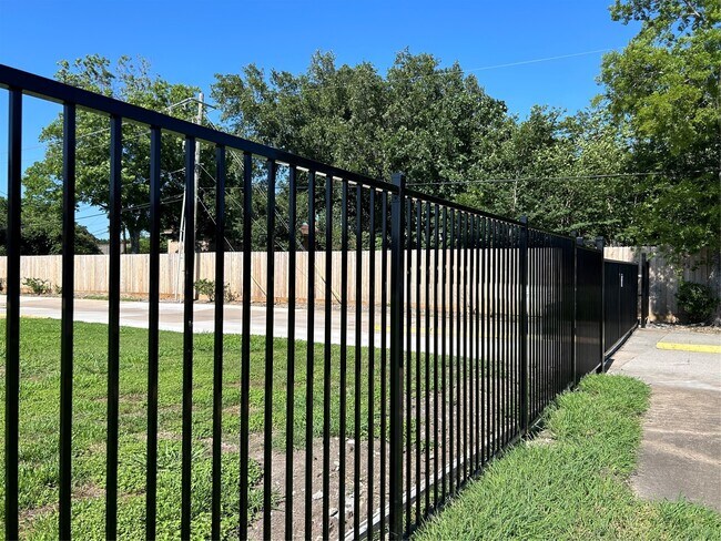 5989 Allday Dr in Houston, TX - Building Photo - Building Photo