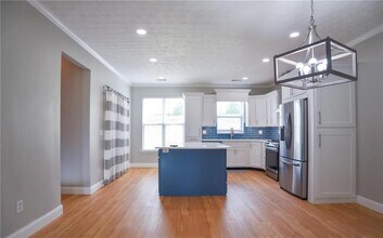 6616 Splashwater Dr in Flowery Branch, GA - Building Photo - Building Photo