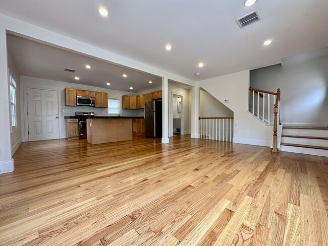 18 Plainfield St, Unit 1 in Boston, MA - Building Photo - Building Photo