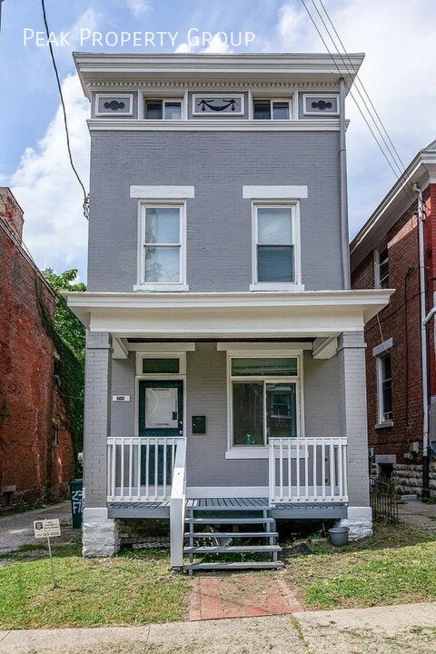 2323 Flora St in Cincinnati, OH - Building Photo