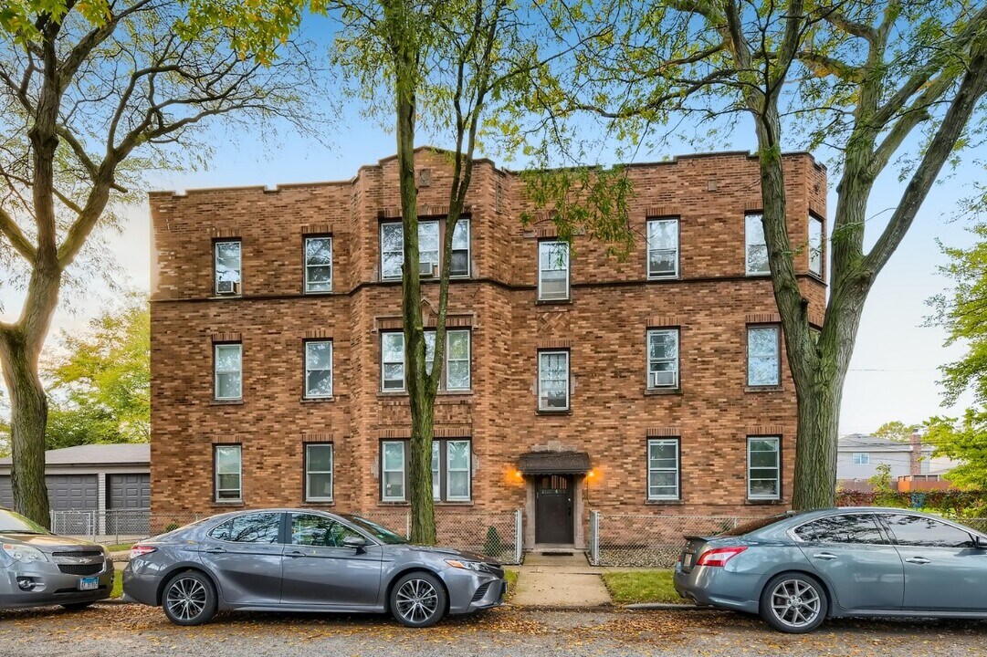 10904 S Avenue D in Chicago, IL - Foto de edificio