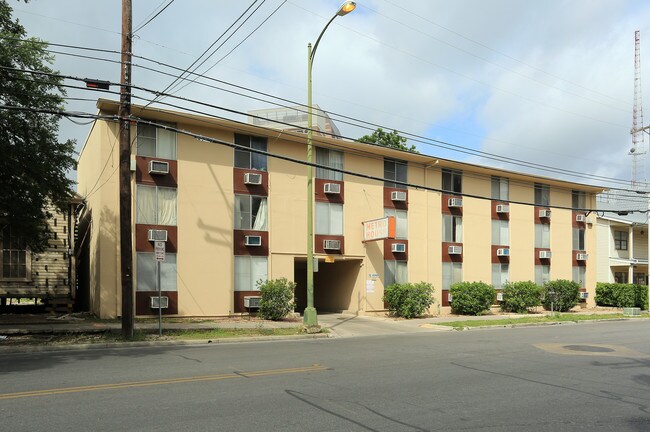 Metro House Apartments in San Antonio, TX - Building Photo - Building Photo