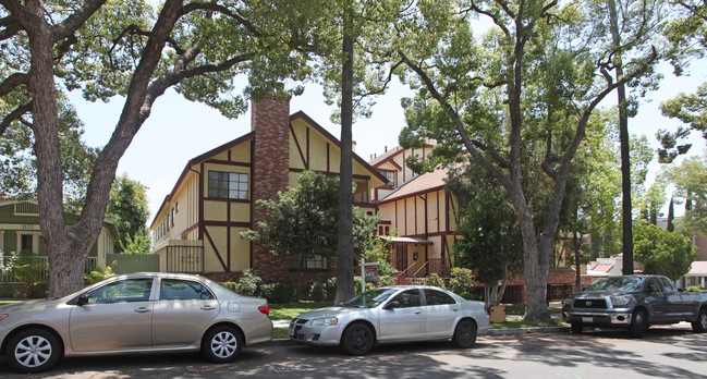 1162 Winchester Ave in Glendale, CA - Foto de edificio - Building Photo