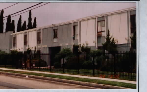 Las Palmas Apartments in Pacoima, CA - Building Photo