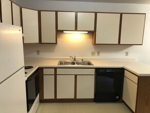 2409 Charlotte Ct in Antigo, WI - Building Photo - Building Photo
