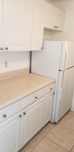 467 Golden Isles Dr in Hallandale Beach, FL - Building Photo - Building Photo