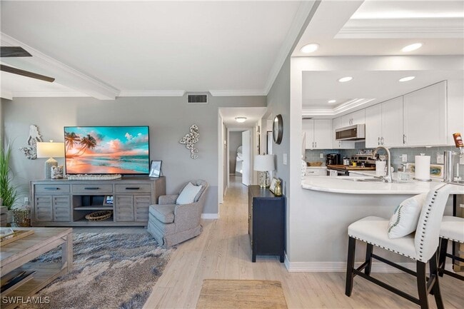 330 Kon Tiki Dr in Naples, FL - Building Photo - Building Photo