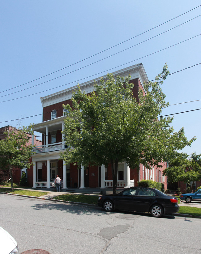 25 4th St in Turners Falls, MA - Building Photo - Building Photo