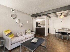 Mission Hill Apartments in Albuquerque, NM - Building Photo