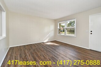 201 S Meadowview Ave in Springfield, MO - Building Photo - Building Photo
