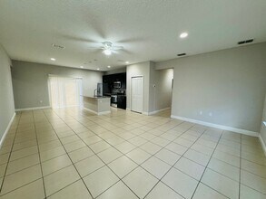 528 Finch Ln in Poinciana, FL - Building Photo - Building Photo