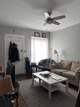1314 W Chestnut St, Unit 2R in Chicago, IL - Building Photo - Building Photo