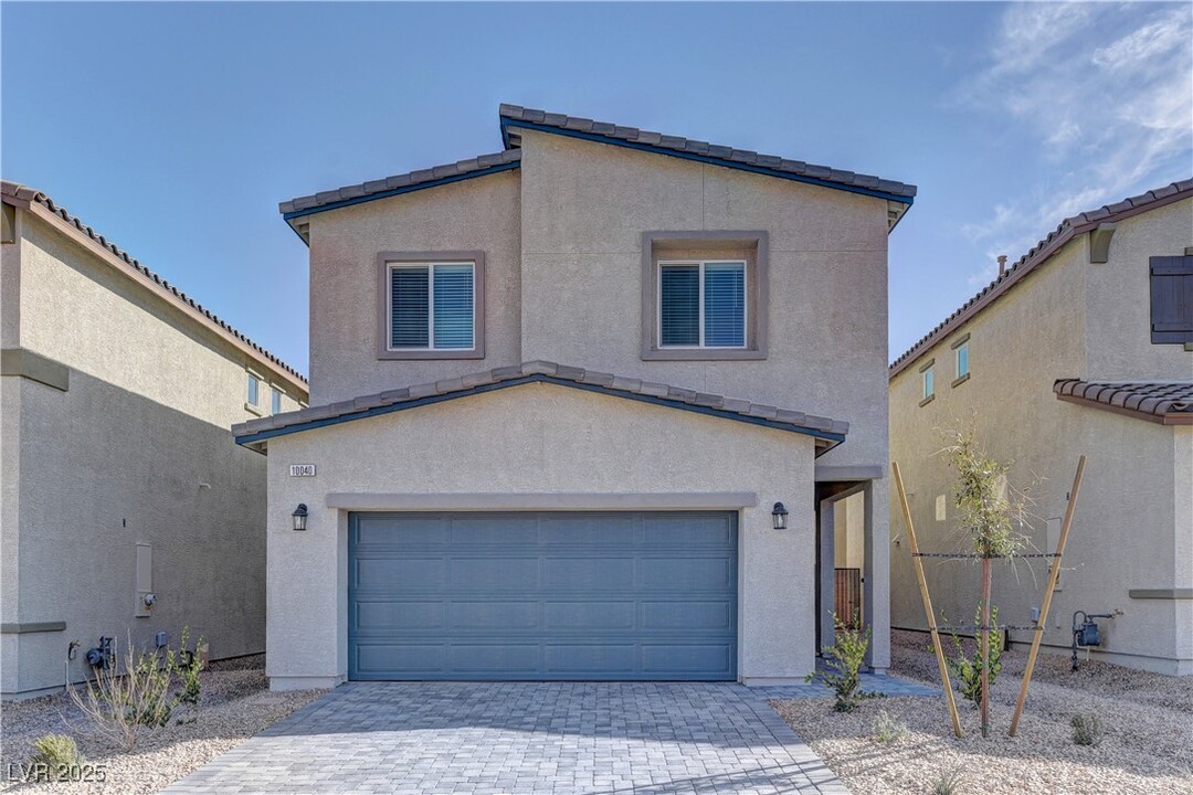 10040 S Ullom Dr in Las Vegas, NV - Building Photo