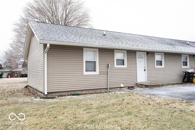 4881 300W in New Palestine, IN - Building Photo - Building Photo