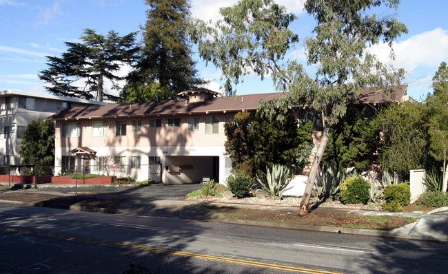 Clarie Court Apartments in Burlingame, CA - Building Photo - Building Photo