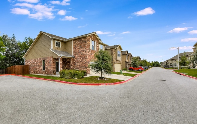 9401 Tanager Way in Austin, TX - Building Photo - Building Photo